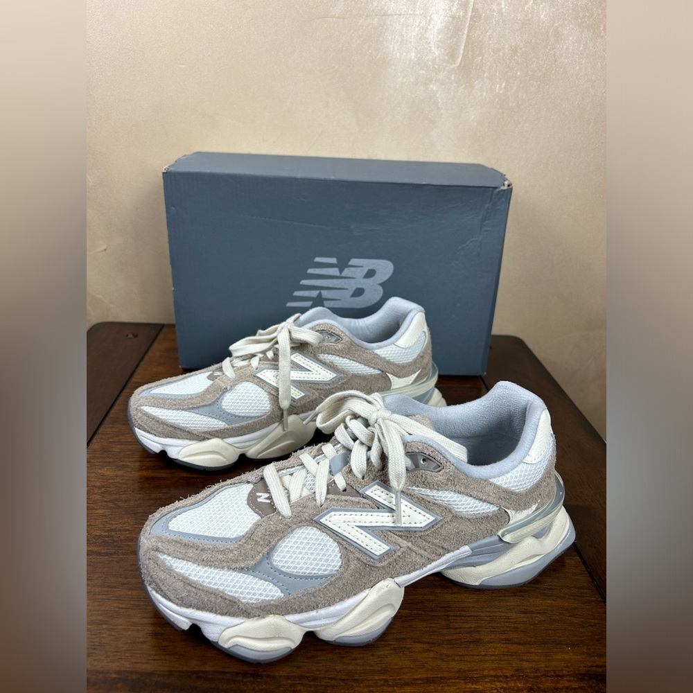 Size 8.5 Women’s / 7 Men’s - New Balance 9060 Driftwood U9060HSB